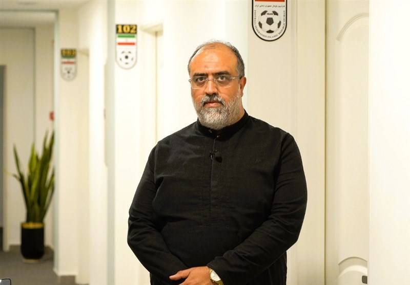 مهدی آذربایجانی در ساختمان فدراسیون فوتبال